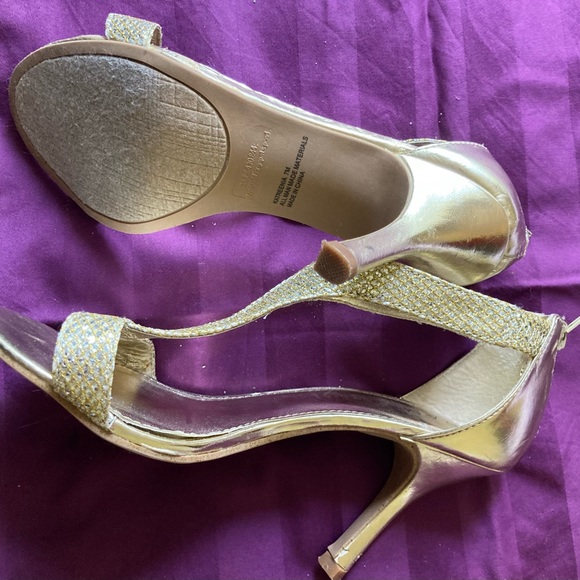 Metallic Gold Katreenia High Heels by Rampage, sz 7 - 3.5” heel - Picture 5 of 11
